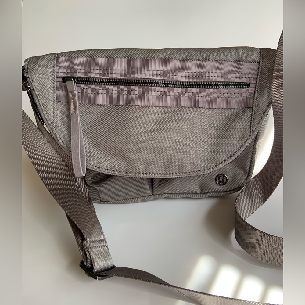 Lululemon Silver Festival Bag Older Style